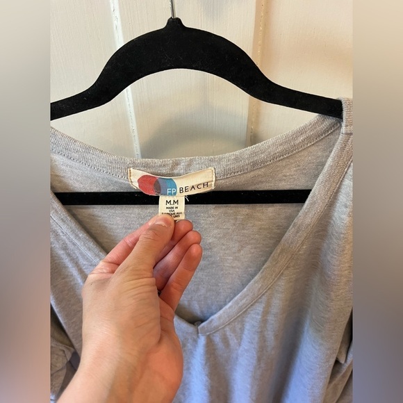 Free People Beach Gray Oversized Deep V-neck Tunic Sweater Size Medium - Picture 3 of 7